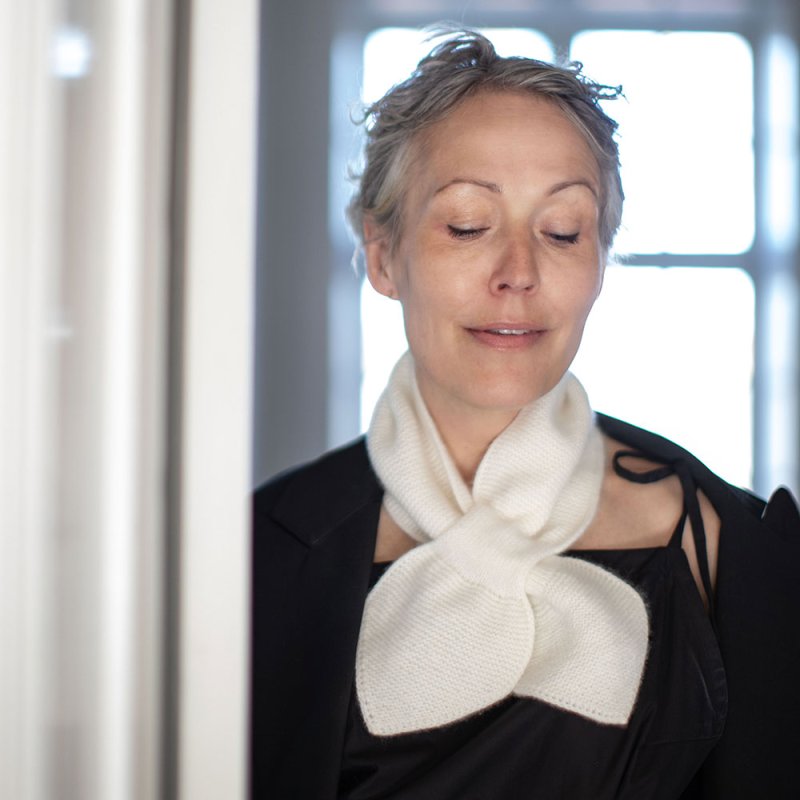 Bam Bam Bow | Mini-Tuch in Schleifenform aus Classic Cashmere von Cardiff