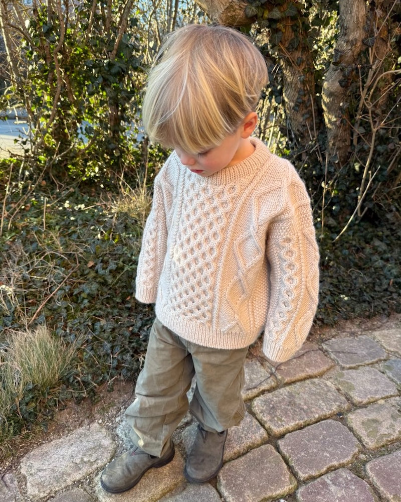 Dagmar Sweater Kids von PetiteKnit mit Peer Gynt von Sandnes Garn 1