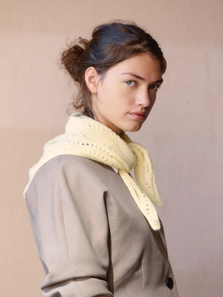 Petra Scarf | Lochmustertuch aus Cashmere von Sandnes Garn