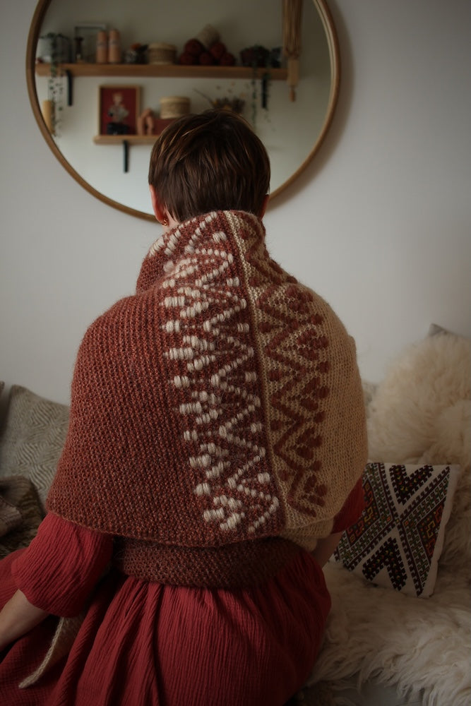 Teti Lutsak Nivalis Wrap mit Plötulopi von Lopi Island und Tynn Silk Mohair von Sandnes Garn 4