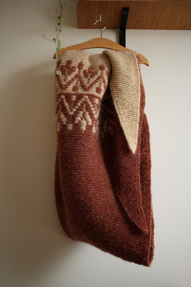 Teti Lutsak Nivalis Wrap mit Plötulopi von Lopi Island und Tynn Silk Mohair von Sandnes Garn 5