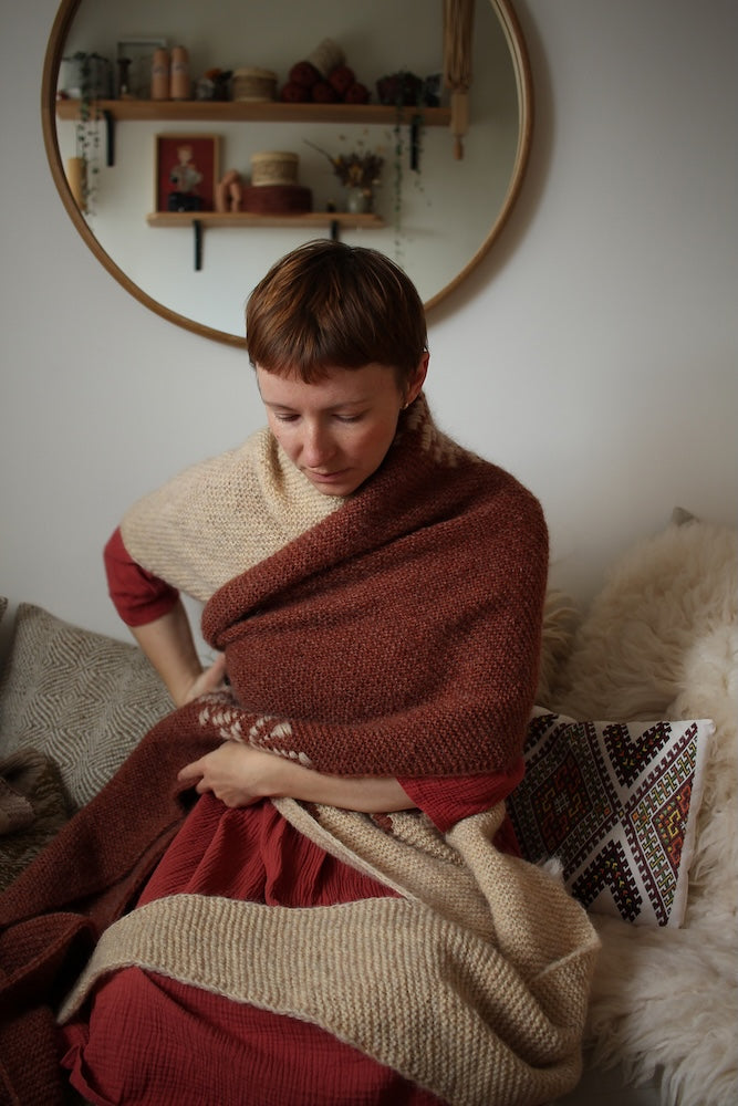 Teti Lutsak Nivalis Wrap mit Plötulopi von Lopi Island und Tynn Silk Mohair von Sandnes Garn 7