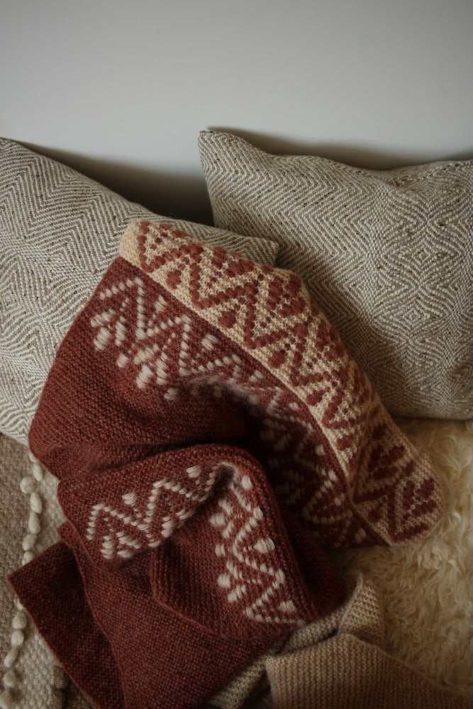 Teti Lutsak Nivalis Wrap mit Plötulopi von Lopi Island und Tynn Silk Mohair von Sandnes Garn 8