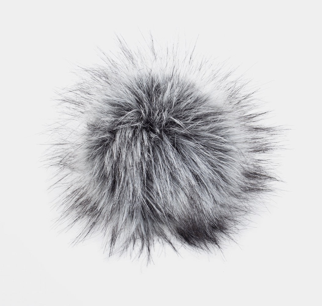 XXL faux fur pompom with snap fastener