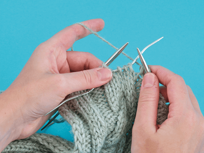 Nadelspiel CrasySnake Lace | besondere Form hält sicher im Strickstück