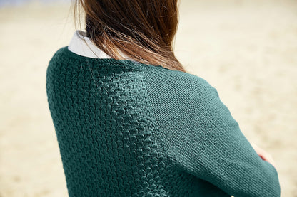 Kanshoku Cardigan | afslappet båret åben i Cheeky Merino Joy fra Rosy Green Wool
