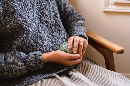 Atlantica Sweater | zartes Muster aus Einband von Lopi Island