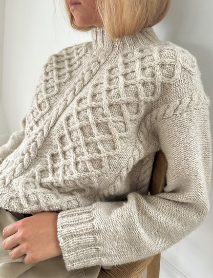 Asta Sweater | avslappnat flätmönster i enkel tråd av Atlas från Sandnes Garn