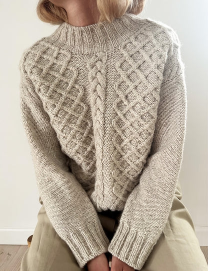 Asta Sweater | avslappnat flätmönster i enkel tråd av Atlas från Sandnes Garn