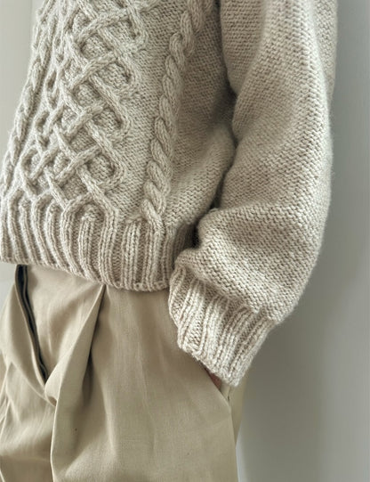 Asta Sweater | avslappnat flätmönster i enkel tråd av Atlas från Sandnes Garn