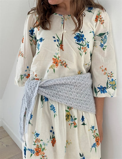 Bellis Scarf | zartes Blütenmuster aus Alpakka Folgetrad und Tynn Silk Mohair von Sandnes Garn