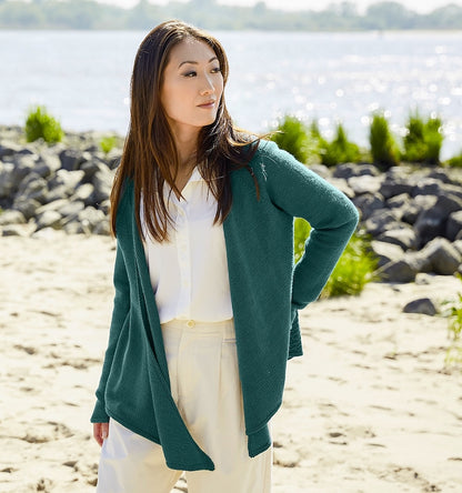 Kanshoku Cardigan | afslappet båret åben i Cheeky Merino Joy fra Rosy Green Wool
