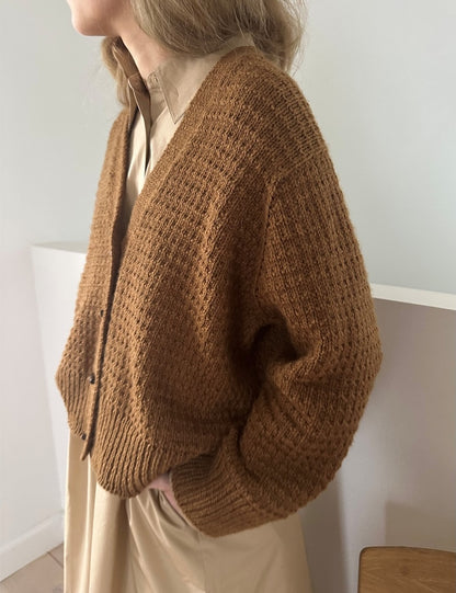 Caia Cardigan | zartes Muster aus Atlas von Sandnes Garn