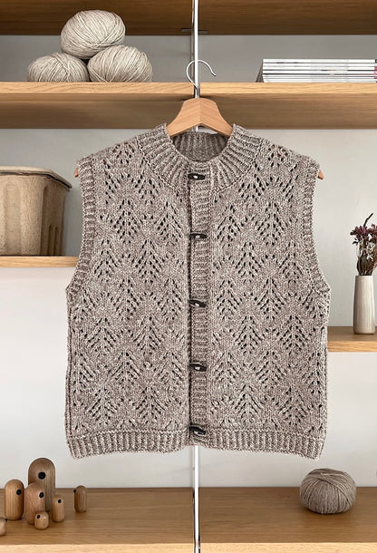 Cosy Hey Ho Vest | winterliches Muster aus Heavy Merino von Knitting for Olive