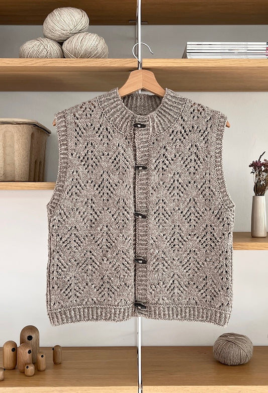Cosy Hey Ho Vest | winterliches Muster aus Heavy Merino von Knitting for Olive