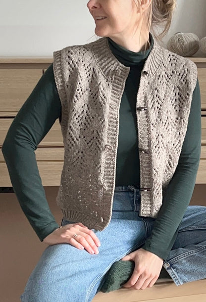 Cosy Hey Ho Vest | winterliches Muster aus Heavy Merino von Knitting for Olive