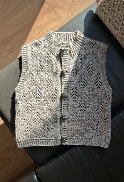 Cosy Hey Ho Vest | winterliches Muster aus Heavy Merino von Knitting for Olive