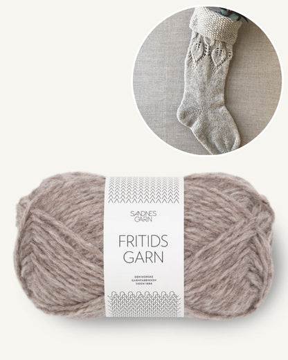 Dahlia Christmas stocking | enchanting Santa stocking made from Fritidsgarn by Sandnes Garn 