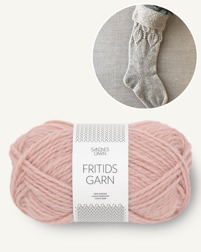 Dahlia Christmas stocking | enchanting Santa stocking made from Fritidsgarn by Sandnes Garn 