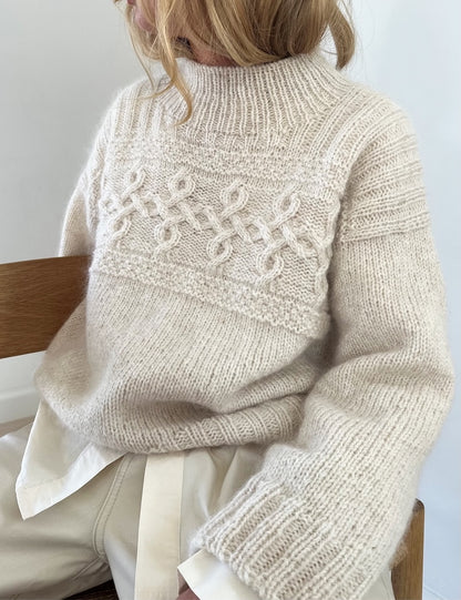 Edith Sweater | nonchalant tijdloos kabelpatroon van Le Petit Lambswool en Le Petit Silk & Mohair van Biches & Bûches