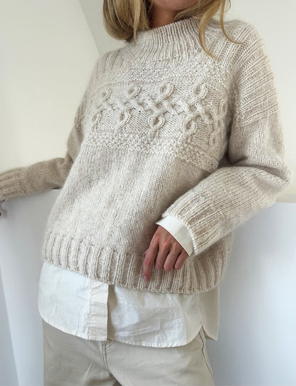 Edith Sweater | nonchalant tijdloos kabelpatroon van Le Petit Lambswool en Le Petit Silk & Mohair van Biches & Bûches