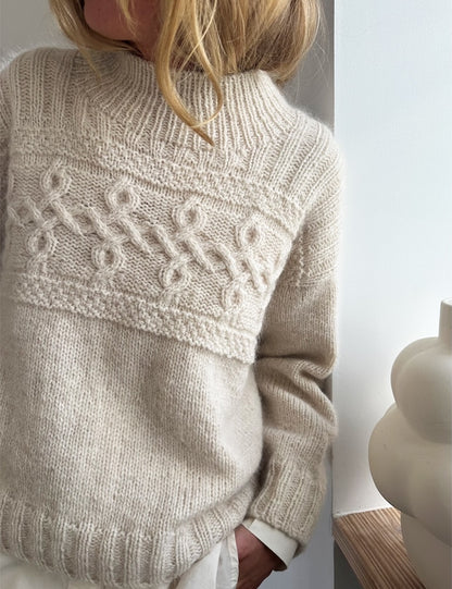 Edith Sweater | nonchalant tijdloos kabelpatroon van Le Petit Lambswool en Le Petit Silk & Mohair van Biches & Bûches