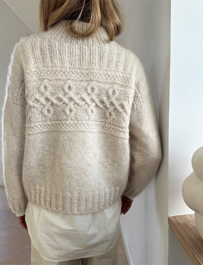 Edith Sweater | nonchalant tijdloos kabelpatroon van Le Petit Lambswool en Le Petit Silk & Mohair van Biches & Bûches