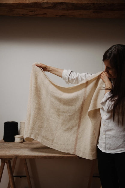 Tuch No. 60 | deckengroßes Tuch mit feinen Streifen aus Le Petit Lambswool von Biches & Bûches