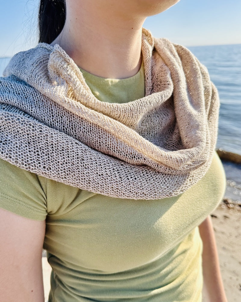 Rabea von gute-garne.de Sundown Cape mit Kinu von ITO Yarn 4