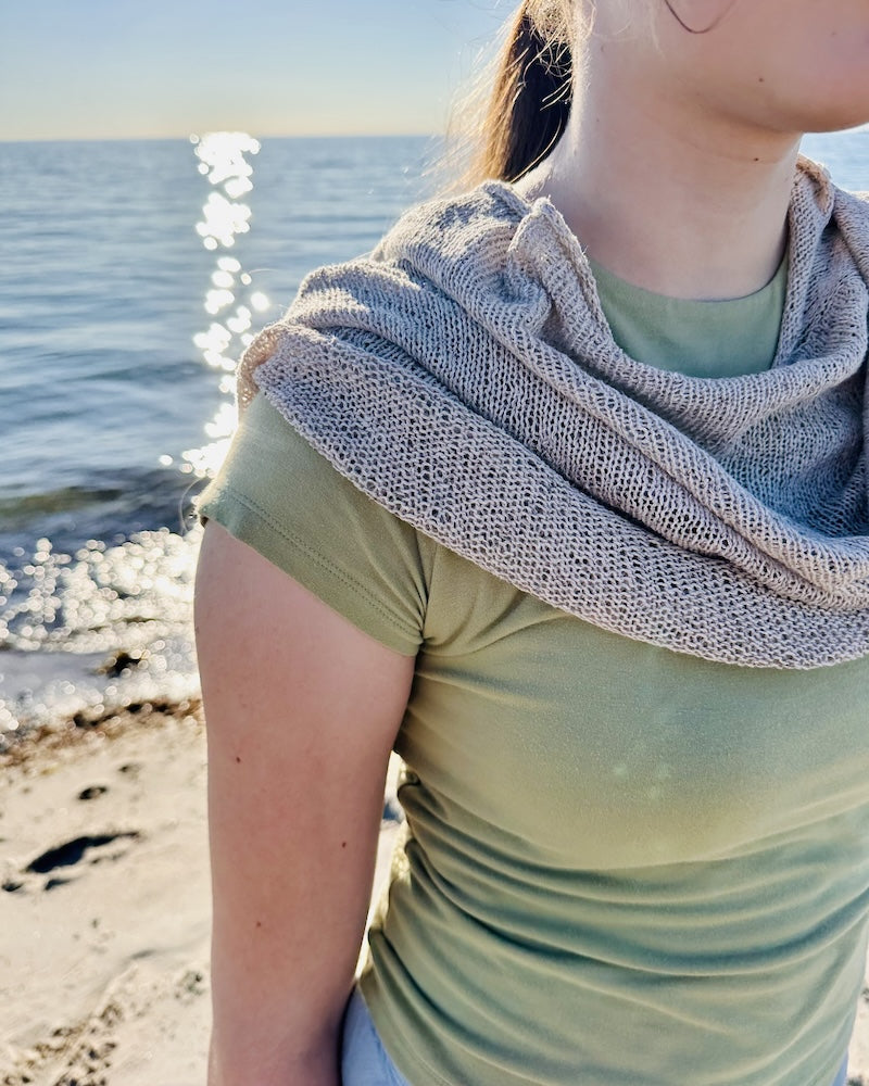 Rabea von gute-garne.de Sundown Cape mit Kinu von ITO Yarn 10