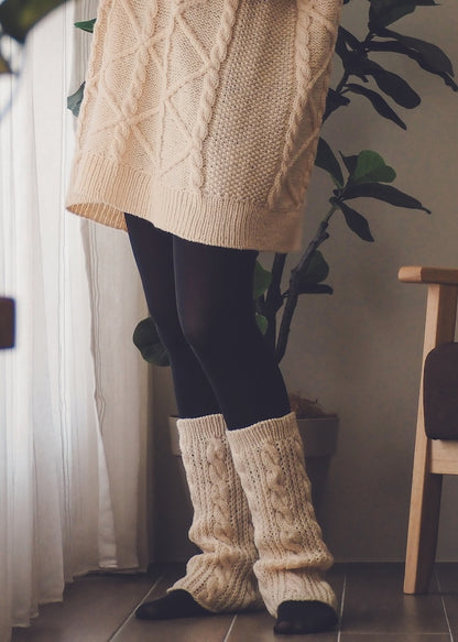 Heidi Leg Warmers | warme Zopfmusterstulpen aus Woolia von Gepard Garn