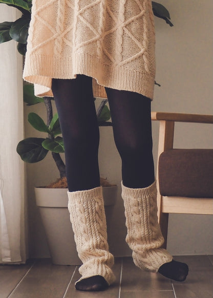 Heidi Leg Warmers | warme Zopfmusterstulpen aus Woolia von Gepard Garn