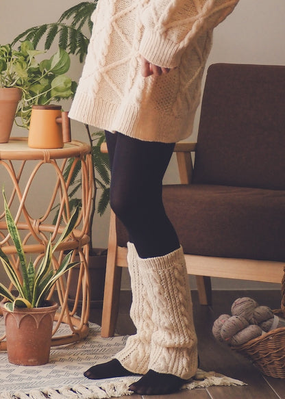 Heidi Leg Warmers | warme Zopfmusterstulpen aus Woolia von Gepard Garn