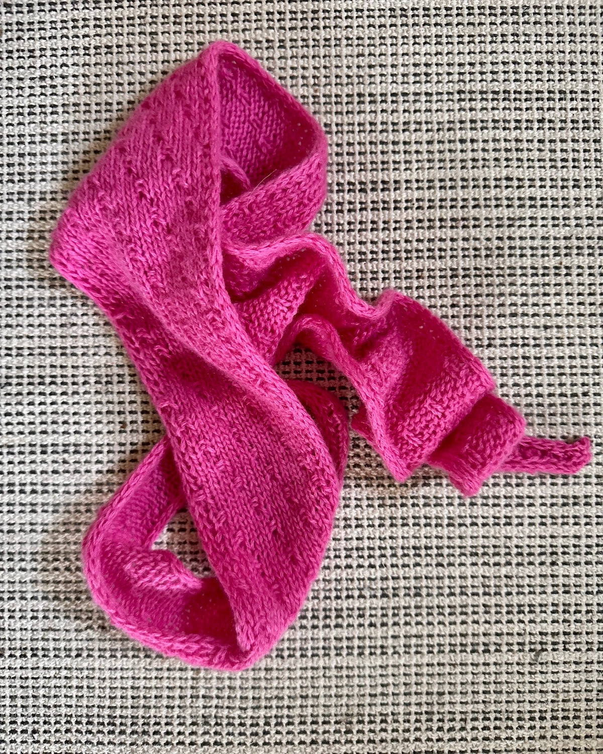Rabea von gute-garne Pebble Scarf mit Cashmere von Sandnes Garn 10