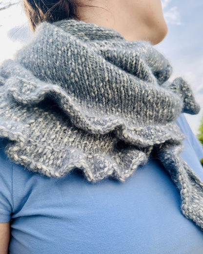 Ruffle Shawl | lightweight, with a casual ruffled edge, made from Le Coton & Alpaca by Biches & Bûches
