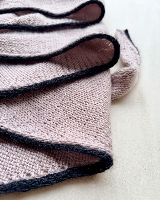 Das einfachste Tuch mit kleiner Linie | aus Cheeky Merino Joy von Rosy Green Wool mit Pinta und Mohair Bliss von Pascuali