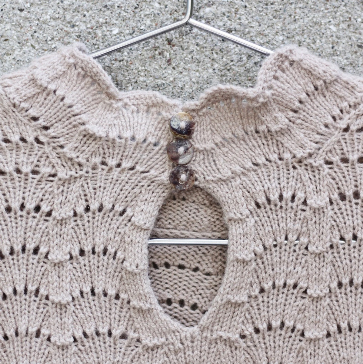 Knitting for Olive Barbroe Bluse Detail Nackenpartie