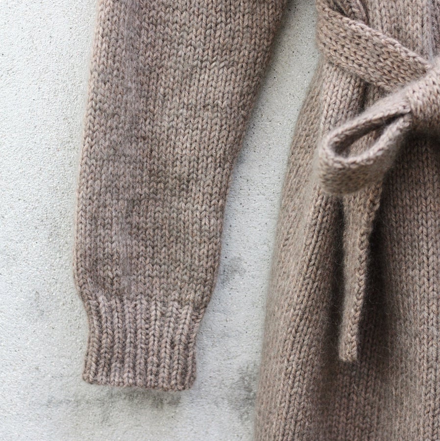 Knitting for Olive Charles Grey Cardigan Detail Ärmelbündchen