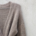 Knitting for Olive Charles Grey Cardigan Schulterpartie