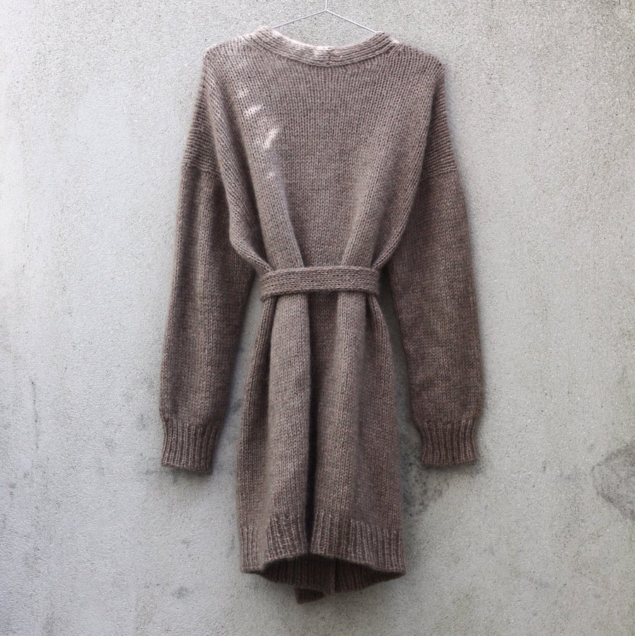 Knitting for Olive Charles Grey Cardigan Rückseite