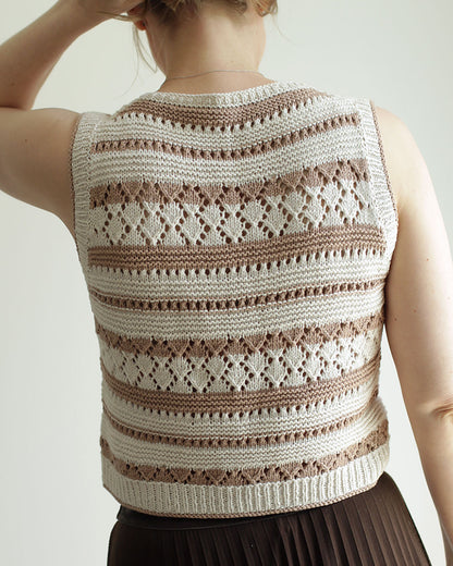 Let's Go Vest | Vest with textured-pattern stripes in Line yarn by Sandnes Garn