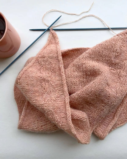 Lille Hjerte Shawl | zarte kleine Herzen aus Le Petit Lambswool von Biches & Bûches