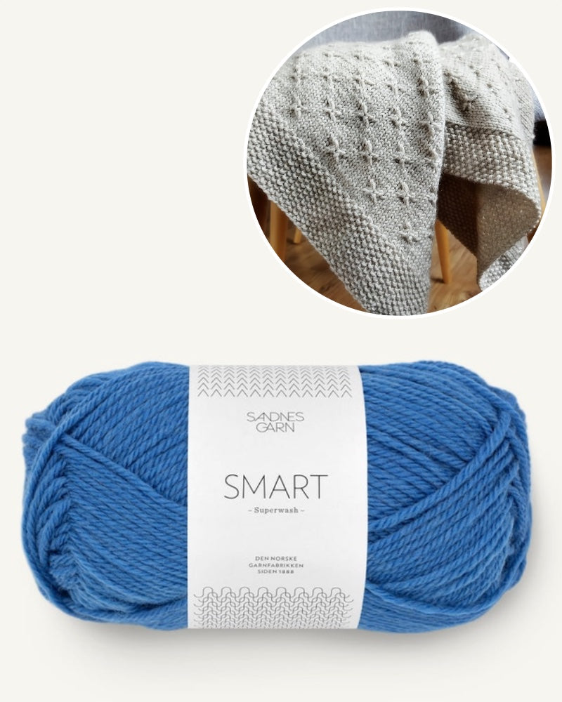 Garnpaket für die Decke Lisbeth gestickt mit Sandnes Smart in blau