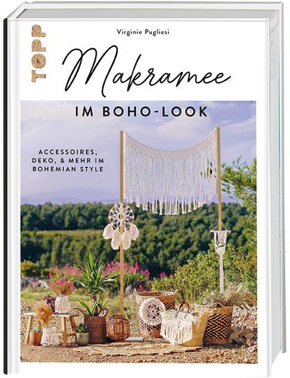 Titelbild Makramee im Boho-Look, Aussenaufnahme mit vielen Accessoires, sommerlich