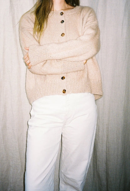 Marlo Cardigan | klassikaline ja siidise langevusega, valmistatud Biches & Bûchesi Le Petit Organic Cottonist ja Le Petit Silk & Mohair’st