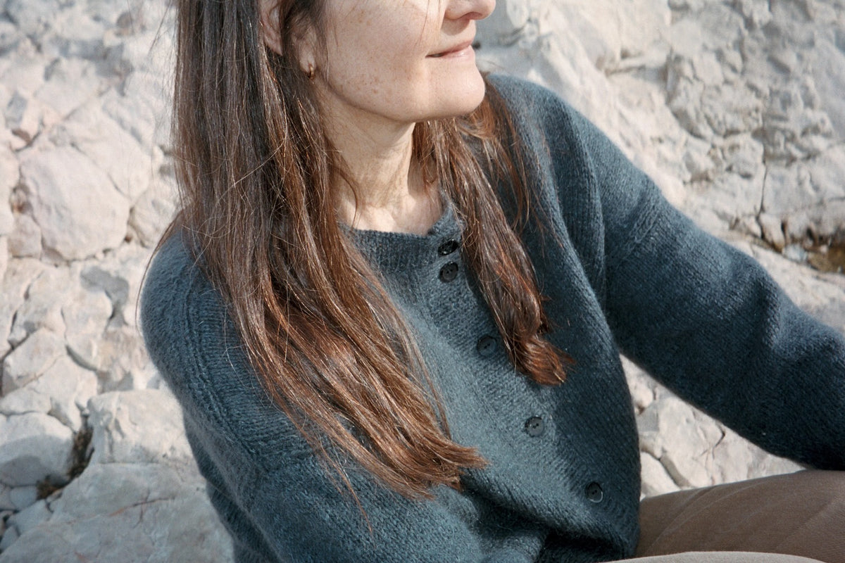 Marlo Cardigan | klassikaline ja siidise langevusega, valmistatud Biches & Bûchesi Le Petit Organic Cottonist ja Le Petit Silk & Mohair’st