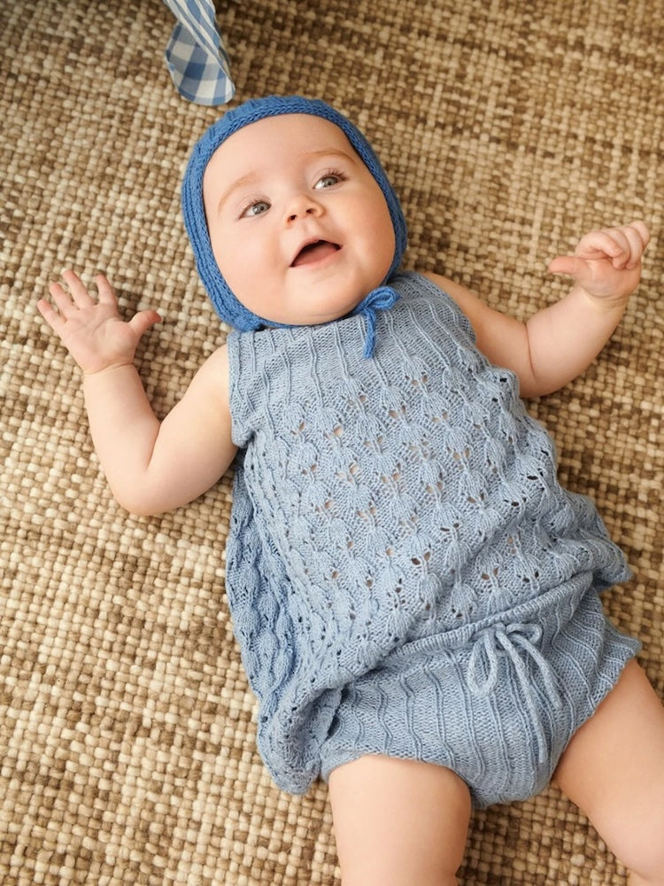 Lilja Set aus Top, Hose und Mütze, Sandnes Kollektion 2407 Sommer Baby mit Tynn Line von Sandnes Garn 1