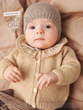 Sandnesmagazin2303_Baby Titelbild mit Mütze und Strickjacke