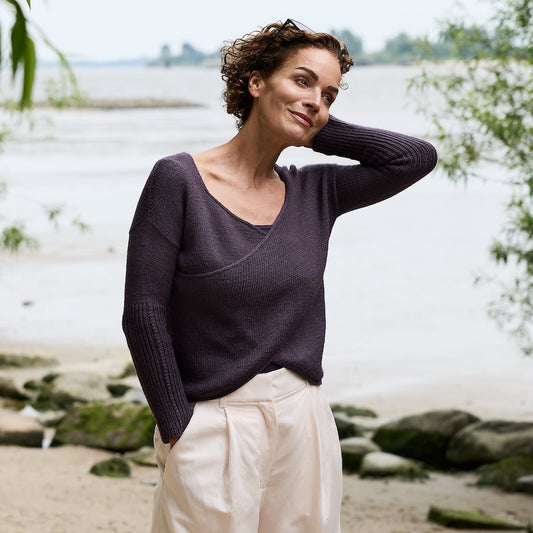 Twilight Trail Pullover | Wickelpullover aus Cheeky Merino Joy von Rosy Green Wool