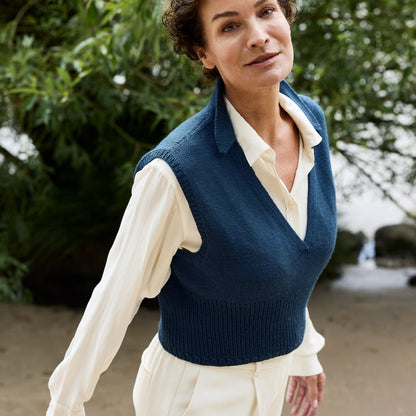 Waymark Vest | fin strikvest i Cheeky Merino Joy fra Rosy Green Wool